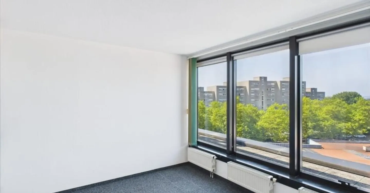 Office space for rent - Photo 11 of 13