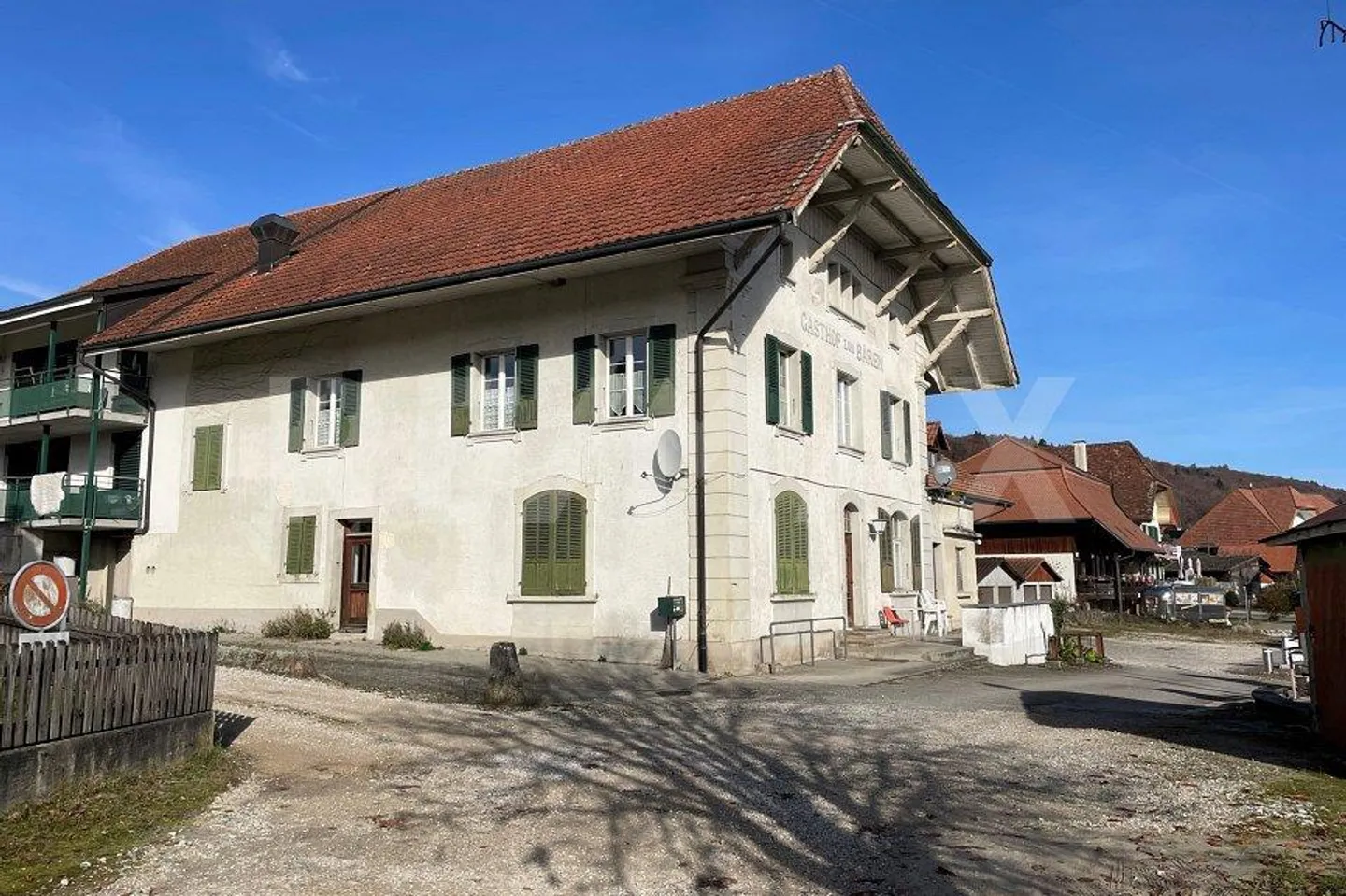 House with 17 rooms - Photo 2 of 13