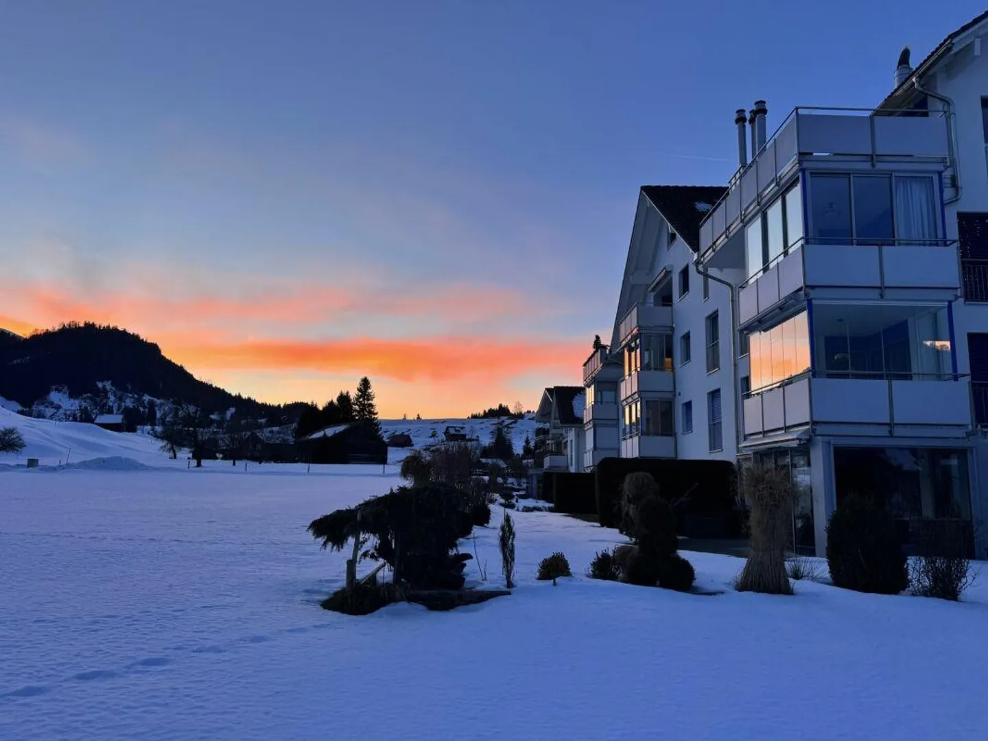 Living Above the Sea of Fog: Large 5.5 Room Apartment with Panoramic Views - Photo 1 of 18