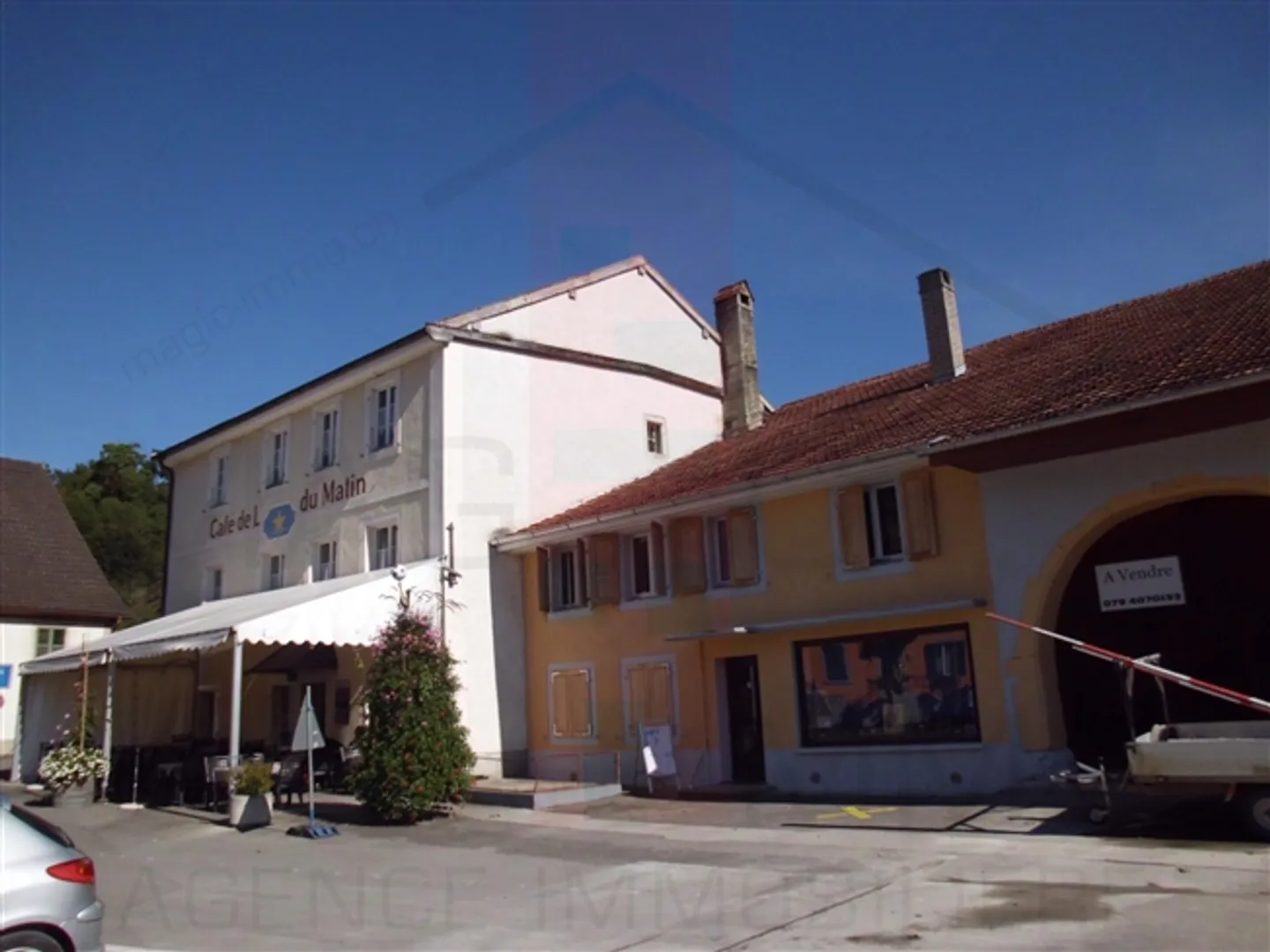 «Gebäude im Zentrum des Dorfes Fontenais» - Foto 10 von 11