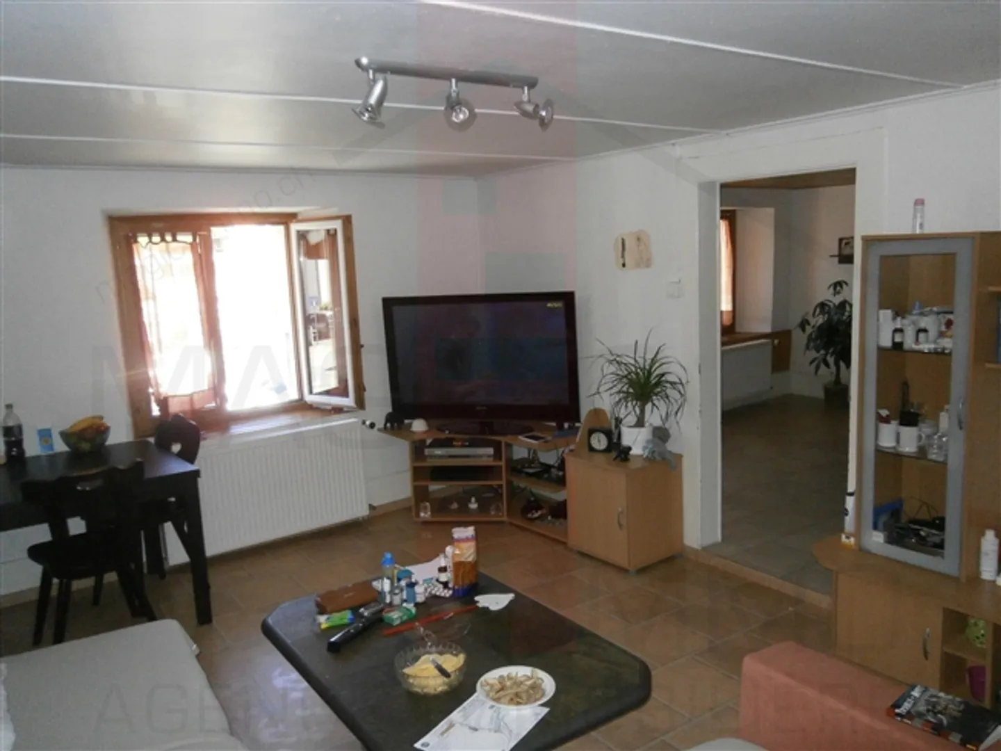 «Gebäude im Zentrum des Dorfes Fontenais» - Foto 2 von 11