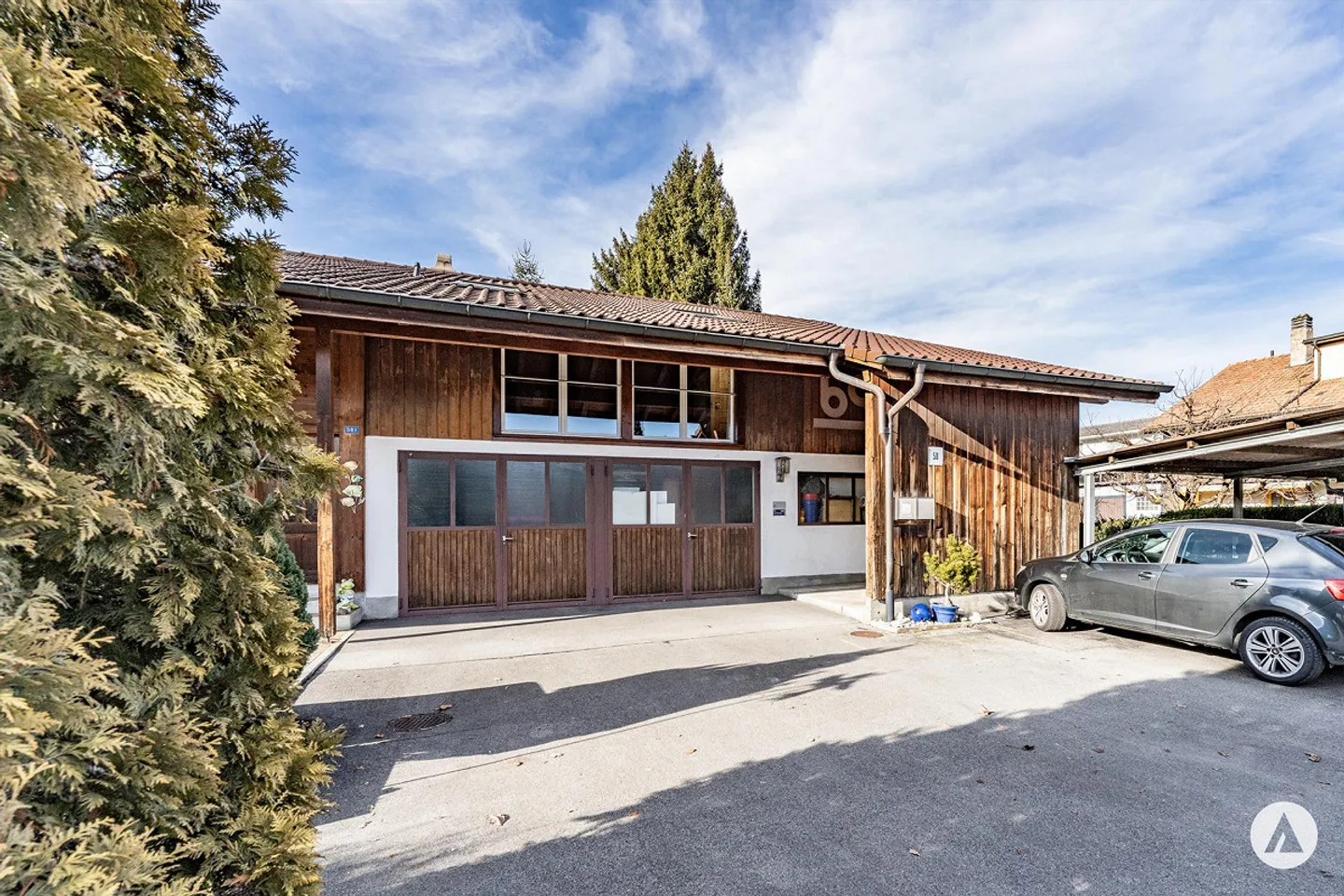 Vielseitige Gewerbeliegenschaft - Foto 2 von 13