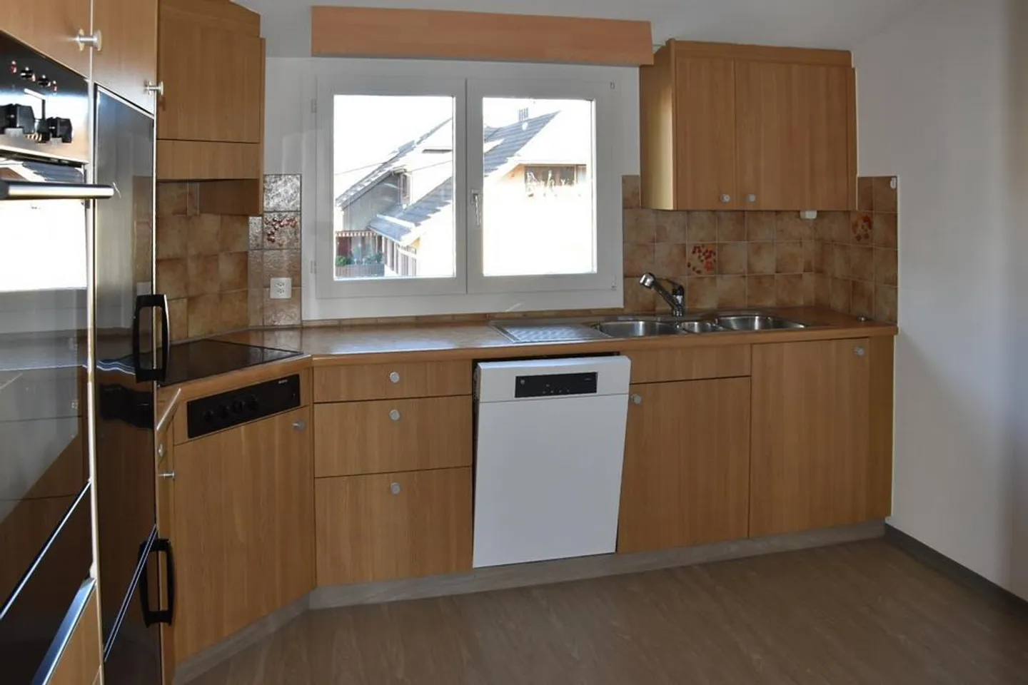 Charmante und grosse Dachwohnung - Foto 2 di 8