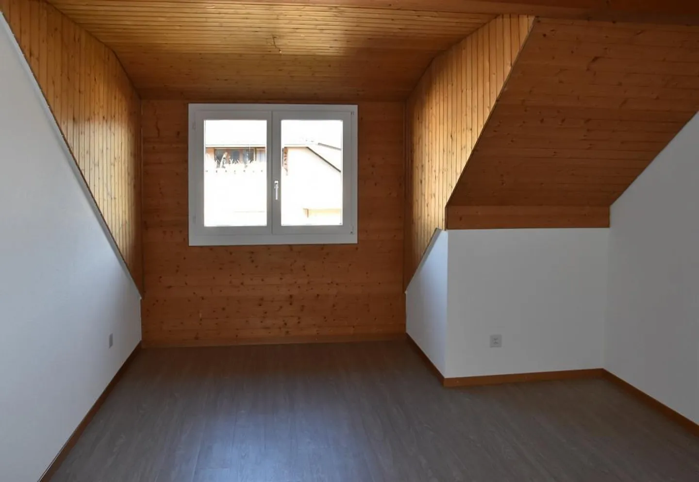 Charmante und grosse Dachwohnung - Foto 6 di 8