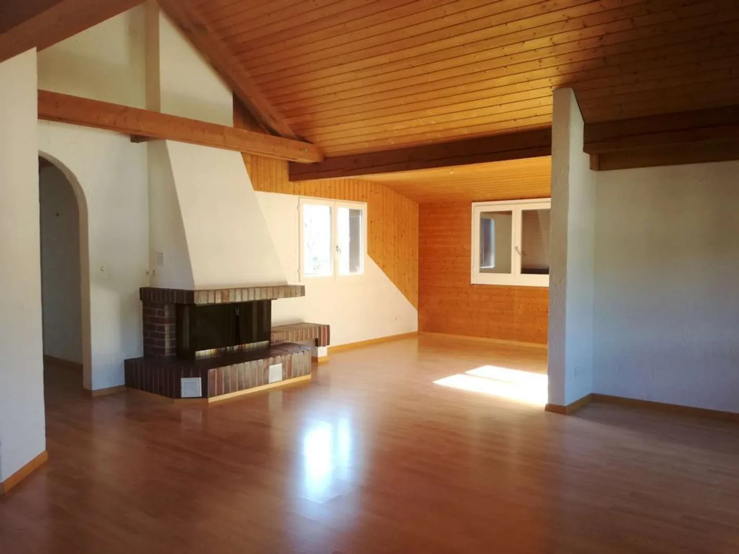 Charmante und grosse Dachwohnung - Foto 3 di 8