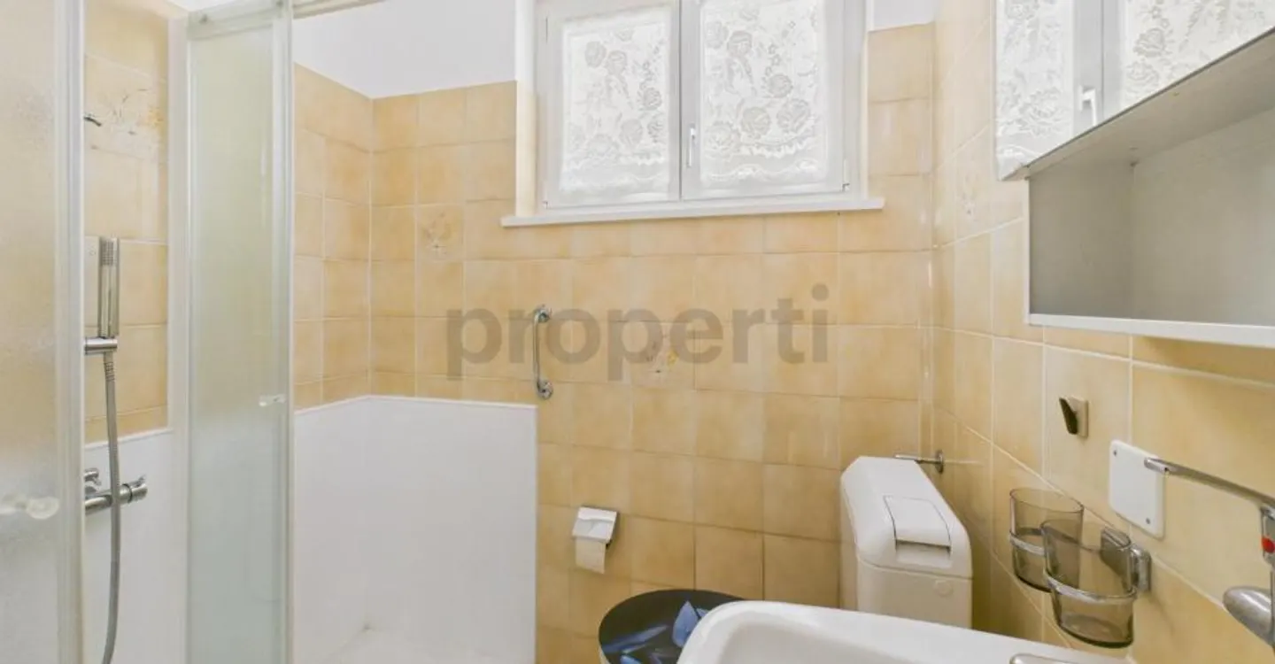 Großer Balkon, direkter Zugang mit dem Aufzug, neues Badezimmer und neue Küche (2020) in der Nähe des Sees und der Annehmlichkeiten! - Foto 3 von 6