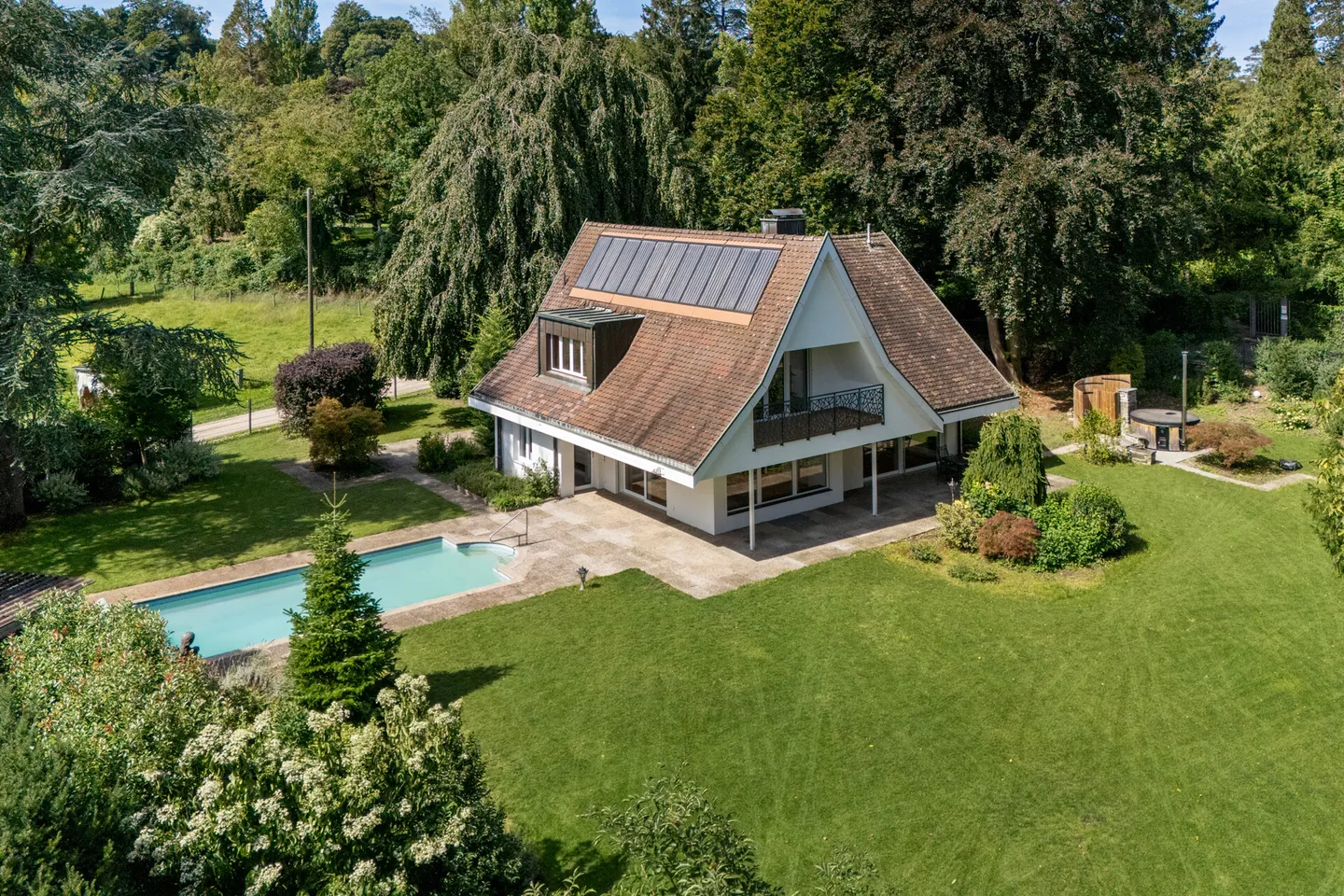 Dolce Vita direttamente sul Reno: Unico casa di 5,5 stanze con piscina - Foto 1 di 23