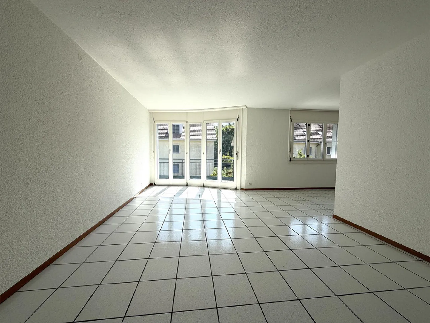 Bright 2.5-room apartment with balcony in Zwingen - Photo 3 of 6