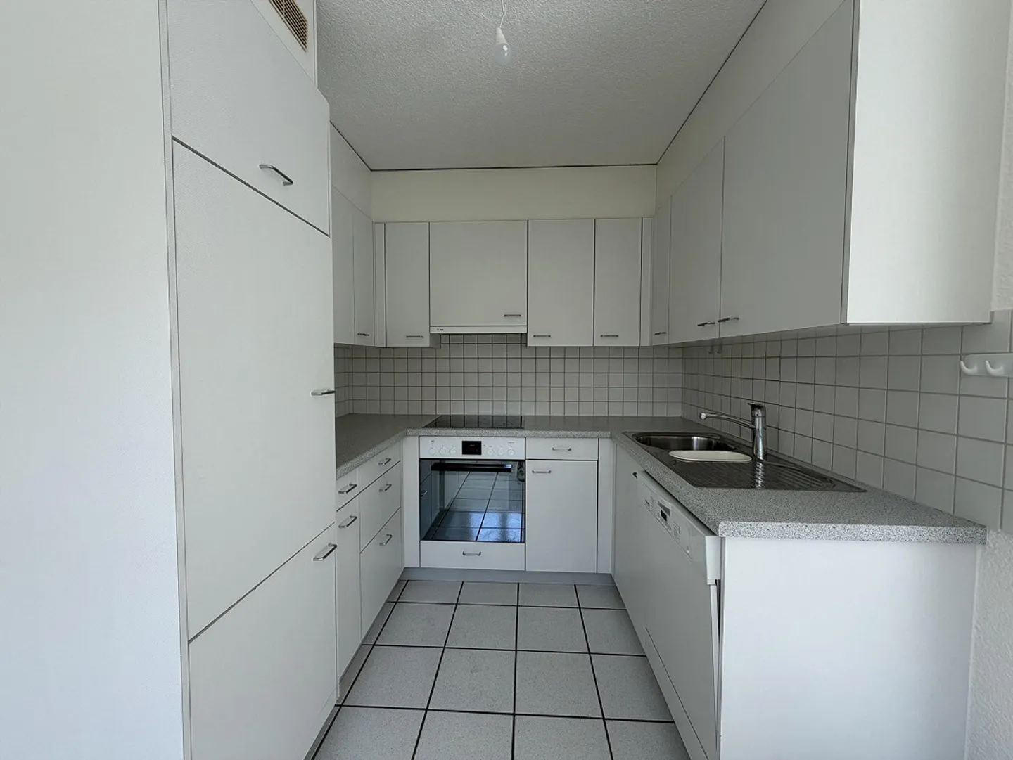 Bright 2.5-room apartment with balcony in Zwingen - Photo 4 of 6