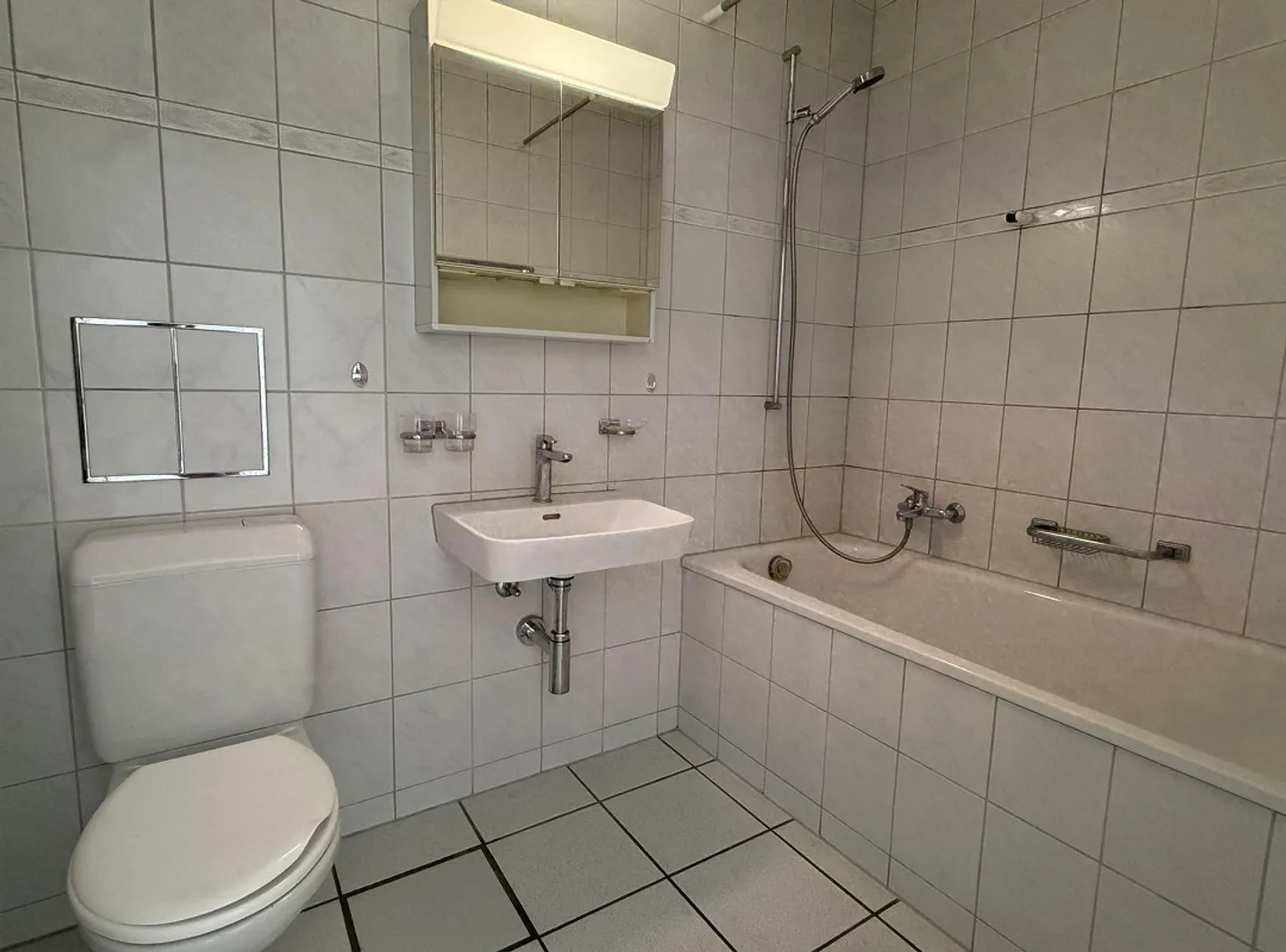 Bright 2.5-room apartment with balcony in Zwingen - Photo 5 of 6