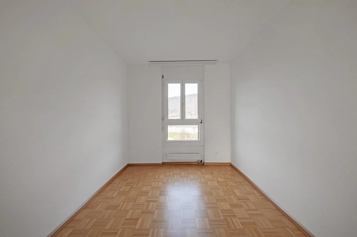 Spacious Family-Friendly Apartment - Photo 10 of 12