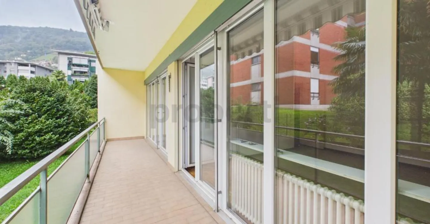 Großer Balkon, direkter Zugang mit dem Aufzug, neues Badezimmer und neue Küche (2020) in der Nähe des Sees und der Annehmlichkeiten! - Foto 4 von 6