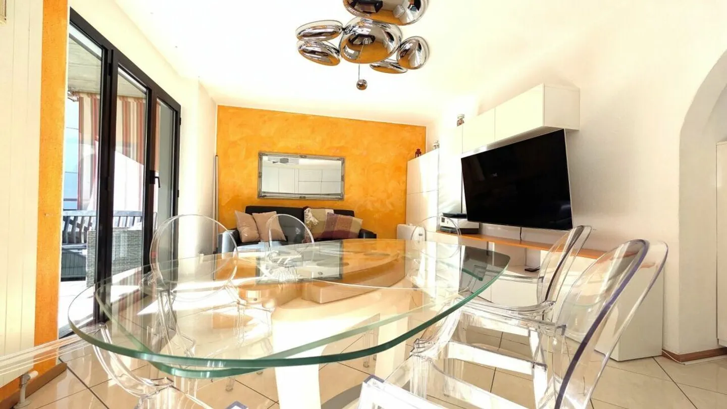 Light, Comfort and Ideal Location! - Photo 2 of 15