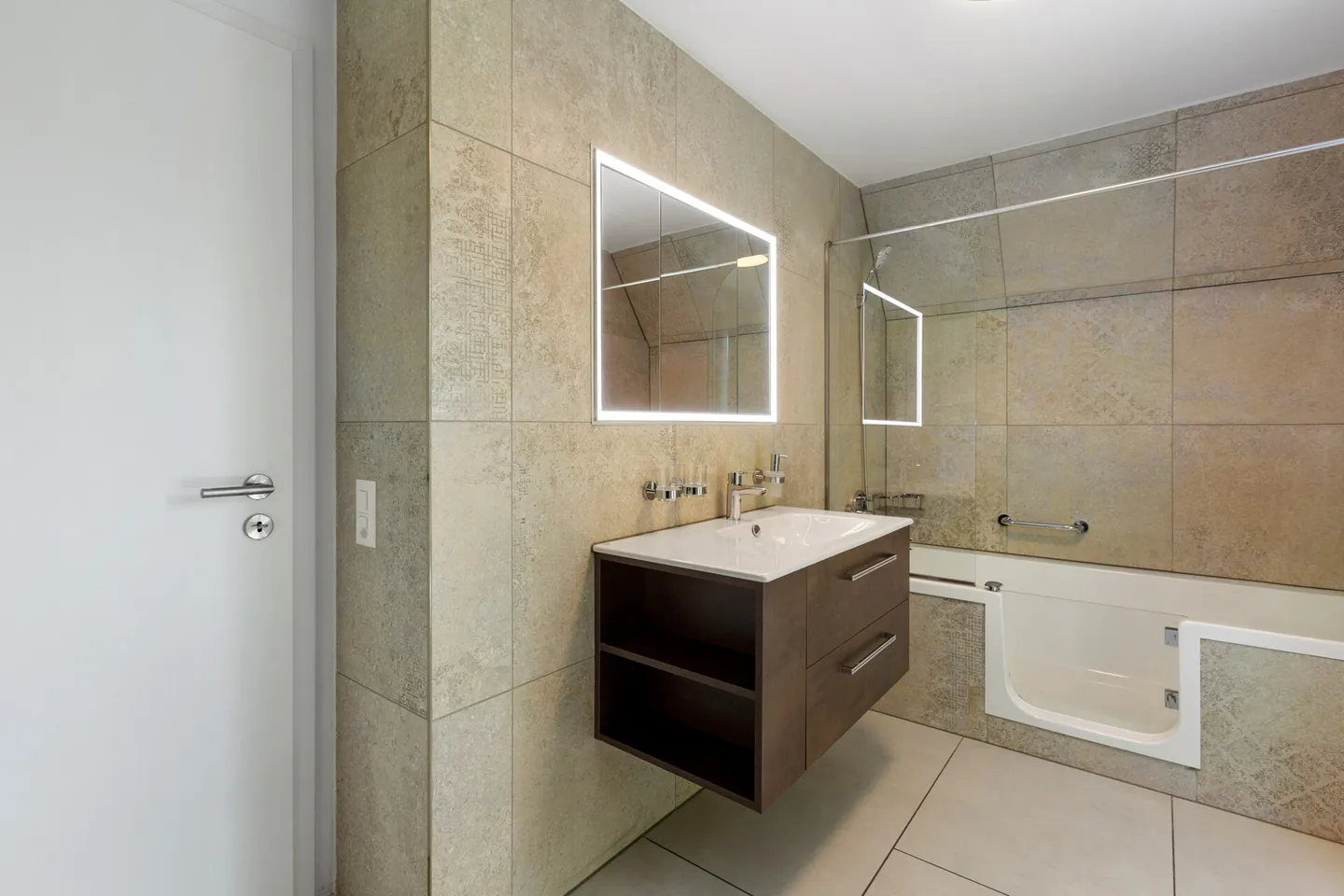 Dolce Vita direttamente sul Reno: Unico casa di 5,5 stanze con piscina - Foto 19 di 23