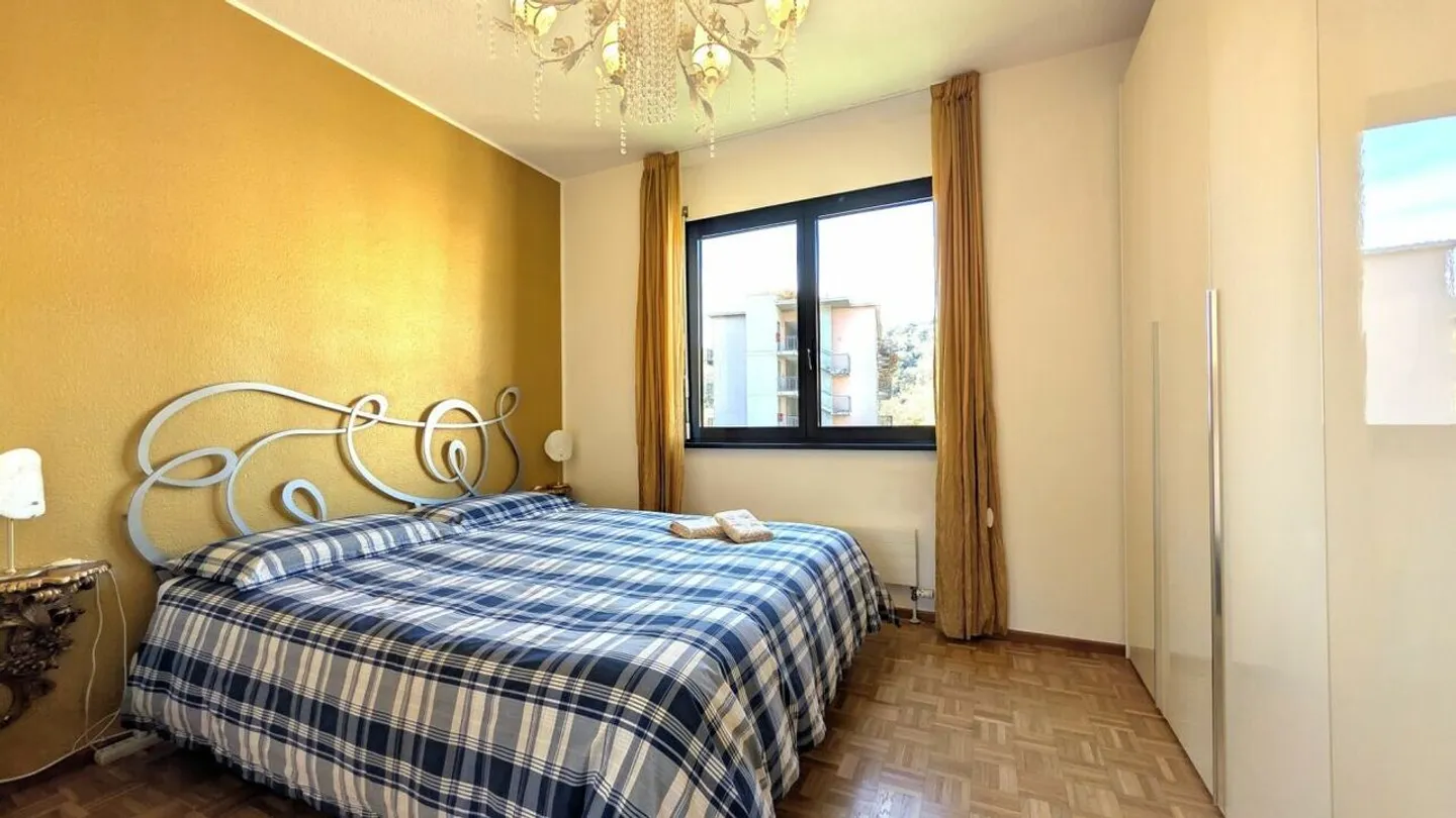 Light, Comfort and Ideal Location! - Photo 6 of 15