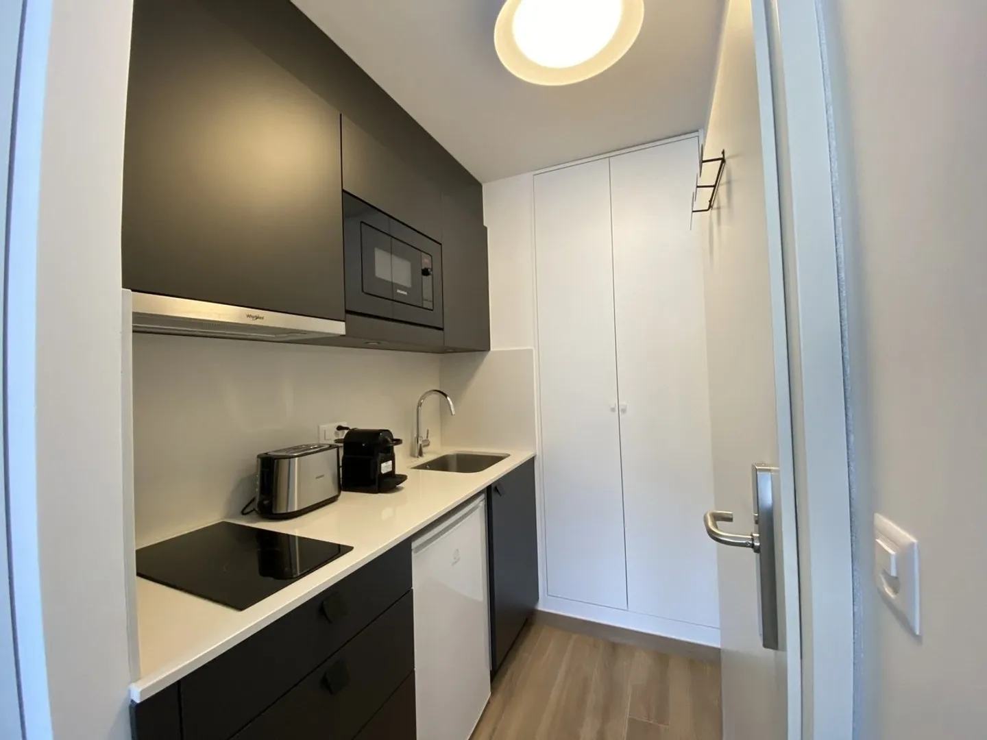 Magnificent furnished studio - Photo 3 of 4