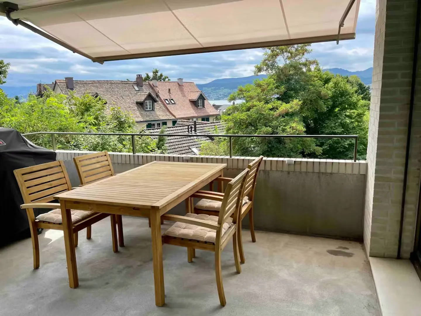 Charmantes Chalet in Küsnacht - Foto 2 von 10