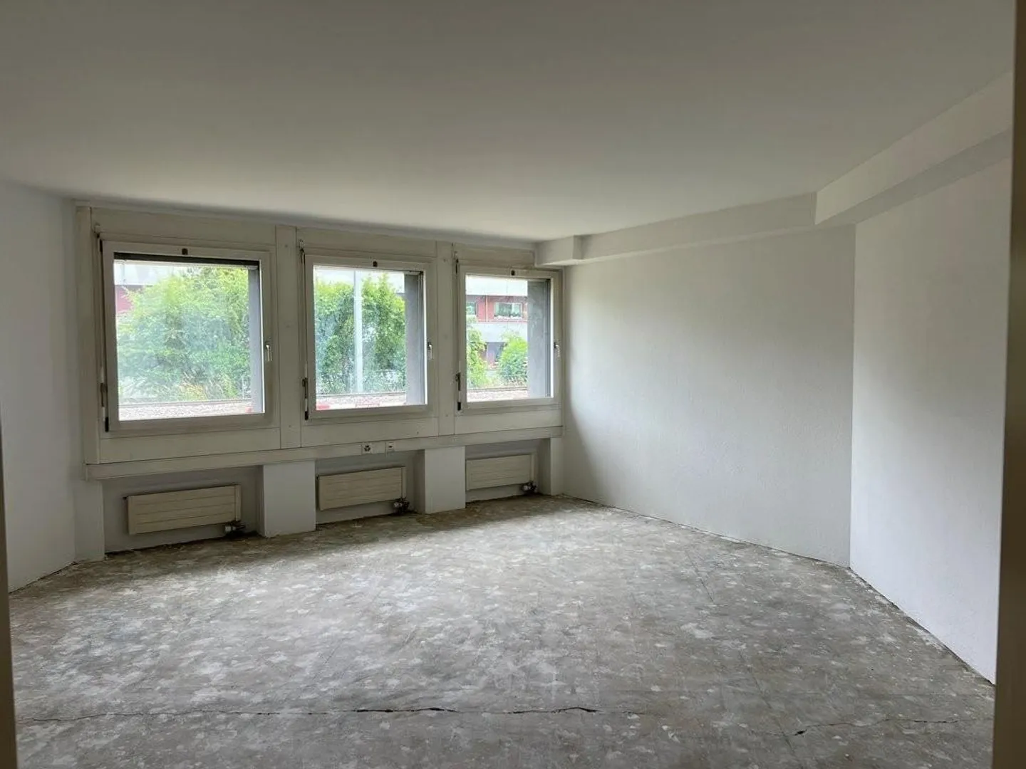 Espace de bureau à louer dans le meilleur emplacement du centre de Seebach ! - Photo 2 sur 4