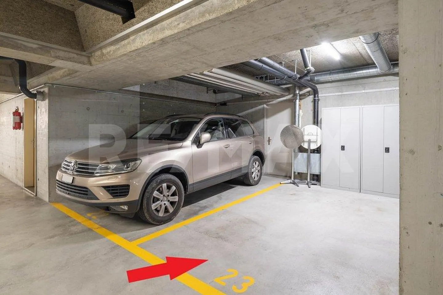 Place de parking dans le garage souterrain - Photo 2 sur 4