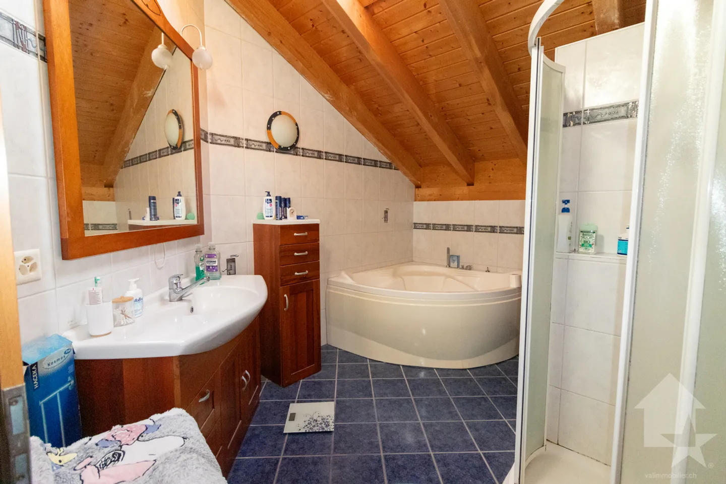 Schöne Villa mit einer Wohnfläche von 198 m2 auf einem Grundstück von 1000m2 - Foto 9 von 20