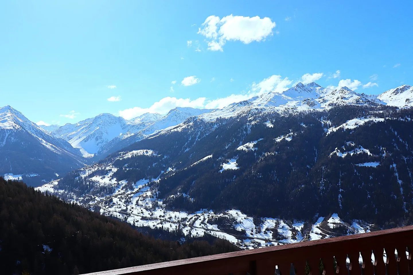 Semi-detached chalet with independent studio and beautiful unobstructed view - Photo 9 of 10