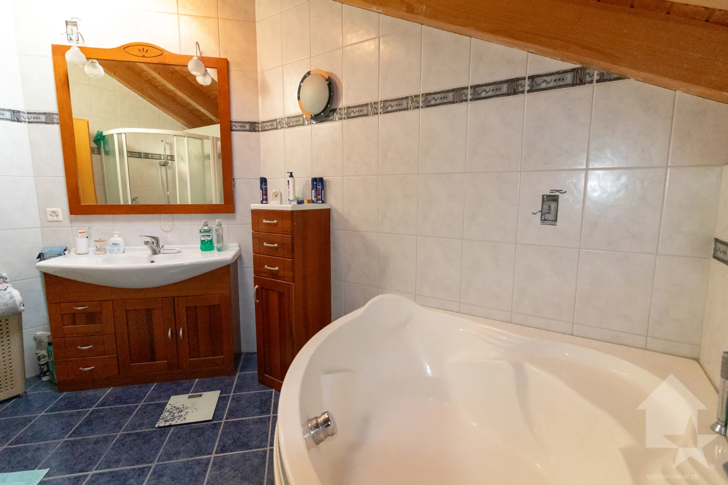 Schöne Villa mit einer Wohnfläche von 198 m2 auf einem Grundstück von 1000m2 - Foto 10 von 20