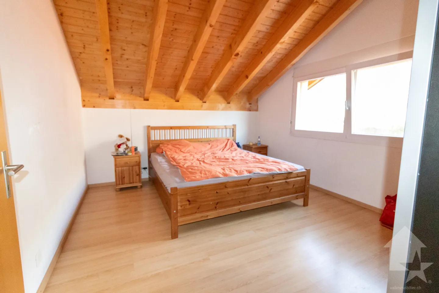 Schöne Villa mit einer Wohnfläche von 198 m2 auf einem Grundstück von 1000m2 - Foto 11 von 20