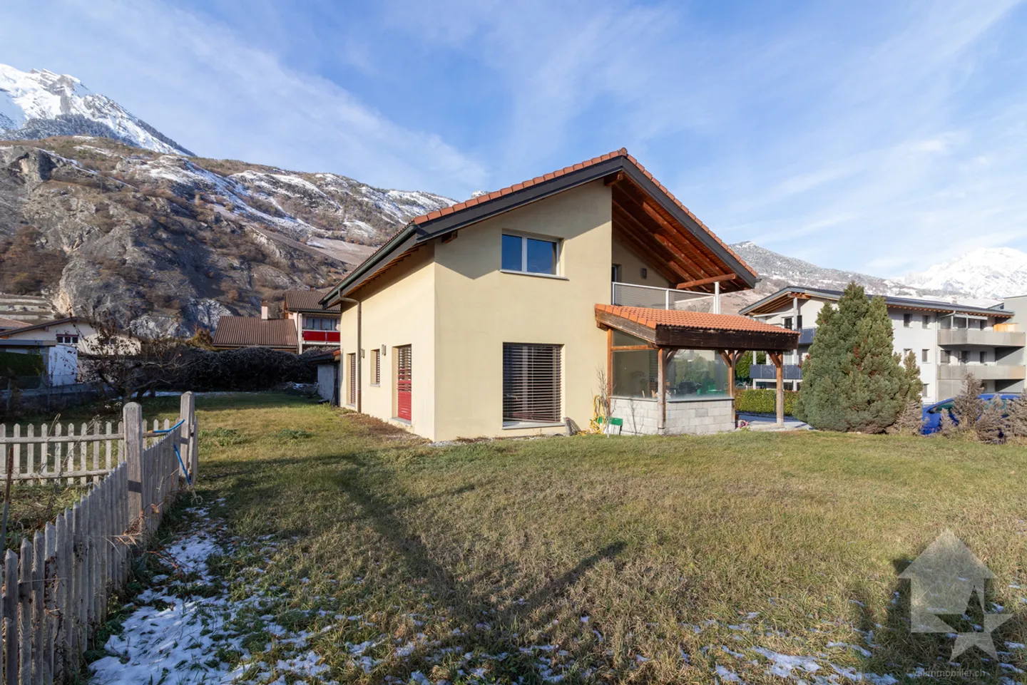 Schöne Villa mit einer Wohnfläche von 198 m2 auf einem Grundstück von 1000m2 - Foto 17 von 20