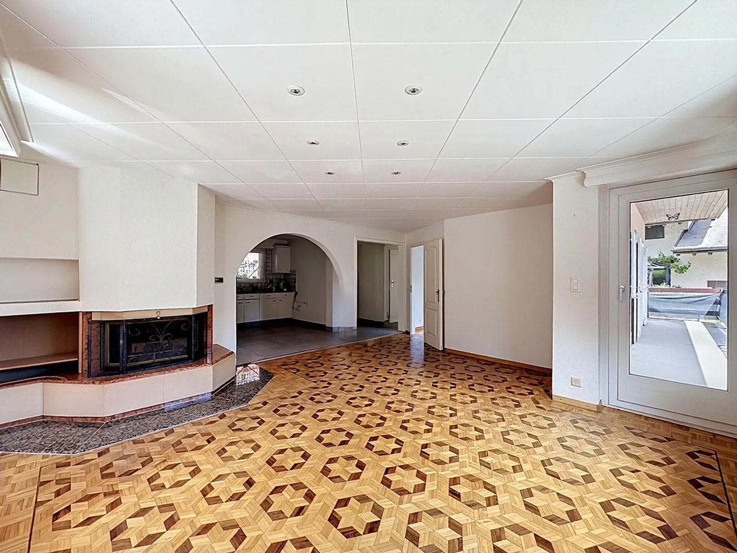 Appartement spacieux avec jardin - Photo 9 sur 13