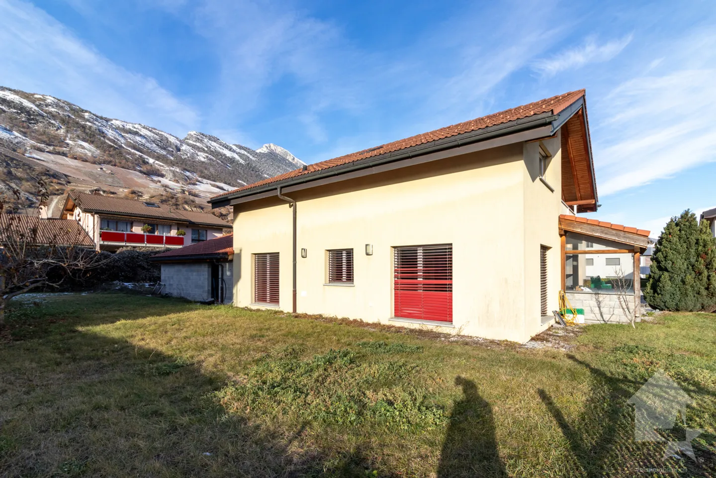 Schöne Villa mit einer Wohnfläche von 198 m2 auf einem Grundstück von 1000m2 - Foto 18 von 20