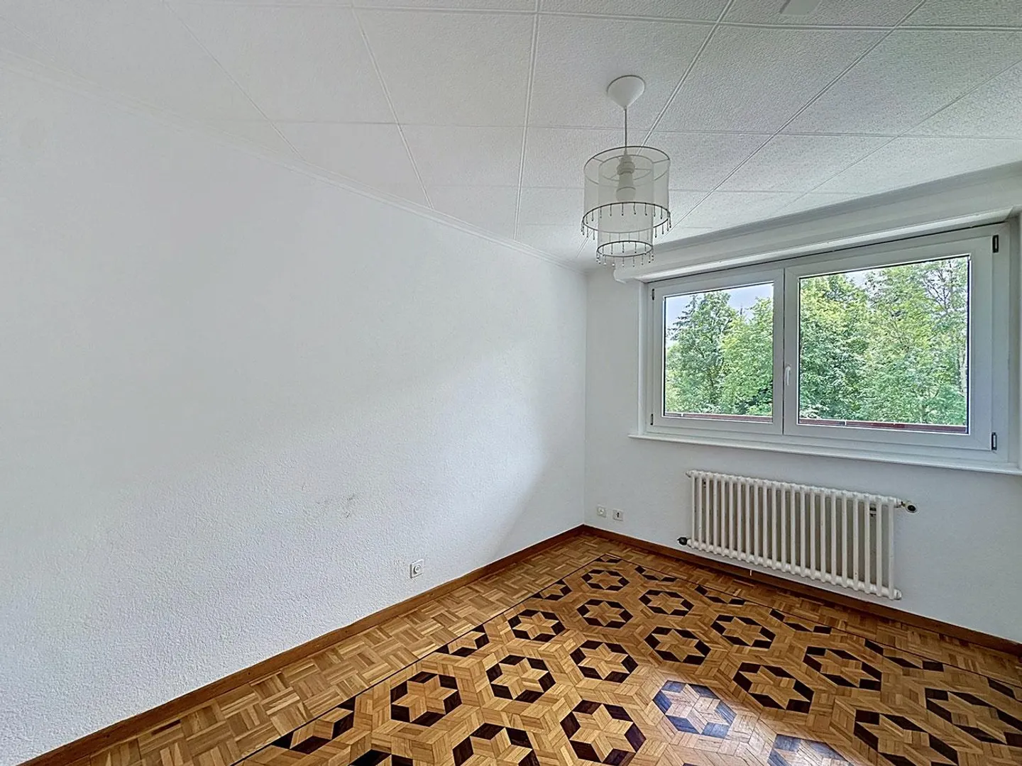 Appartement spacieux avec jardin - Photo 6 sur 13