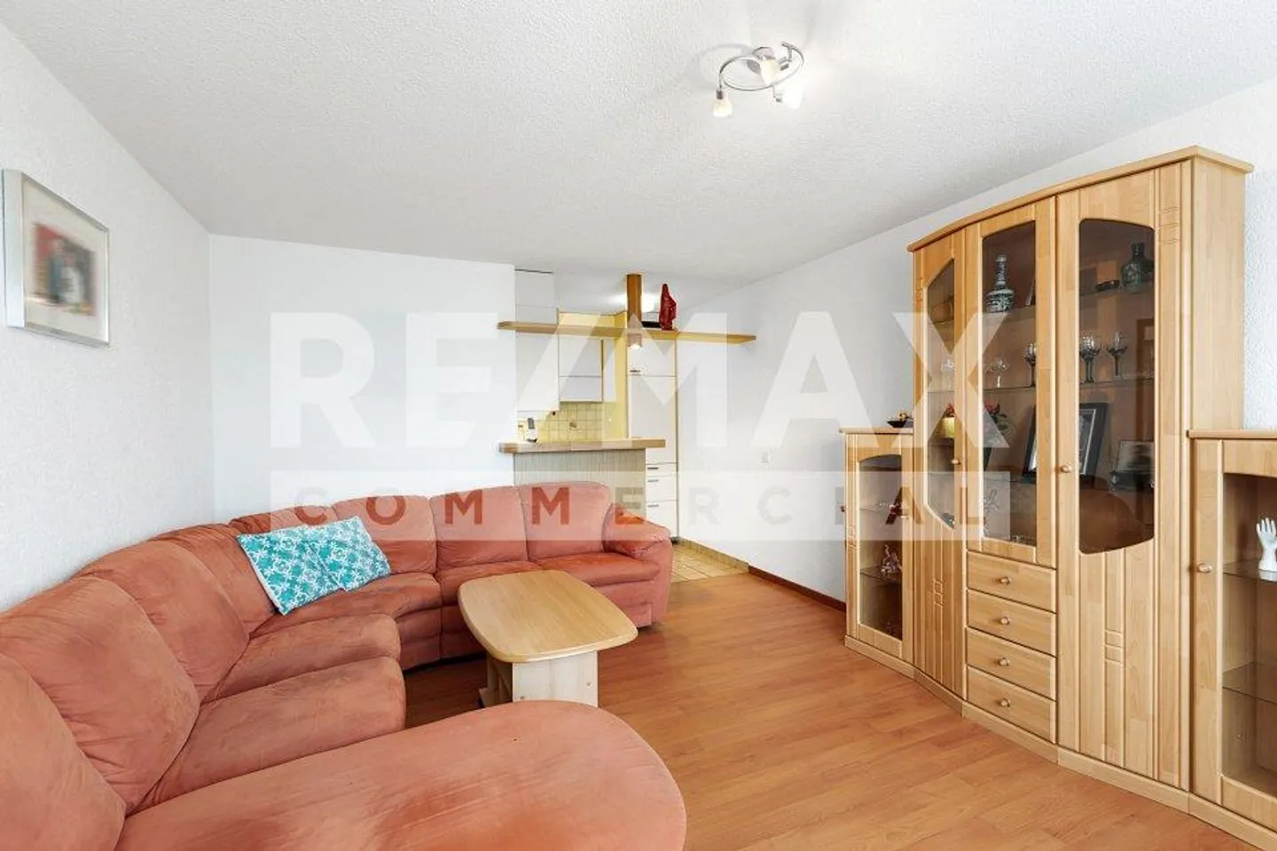 Ristorante di villaggio attraente con bella terrazza giardino, 2 piste da bowling, impianto fotovoltaico + 3 appartamenti - Foto 9 di 10