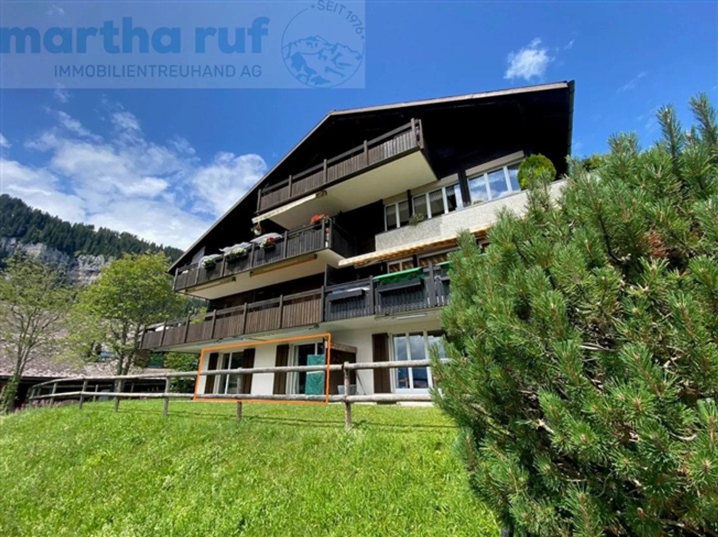 Appartement 3 pièces ensoleillé avec terrasse et vue sur le lac de Thoune - Photo 1 sur 11