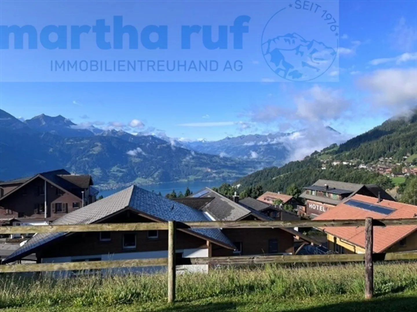 Appartement 3 pièces ensoleillé avec terrasse et vue sur le lac de Thoune - Photo 2 sur 11