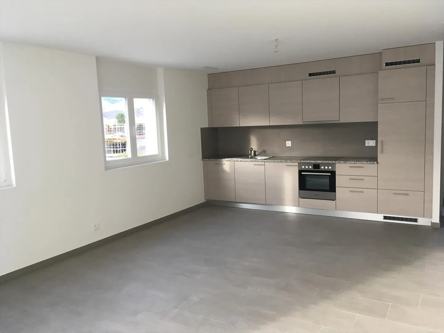 2.5 Room Apartment - Photo 1 of 5