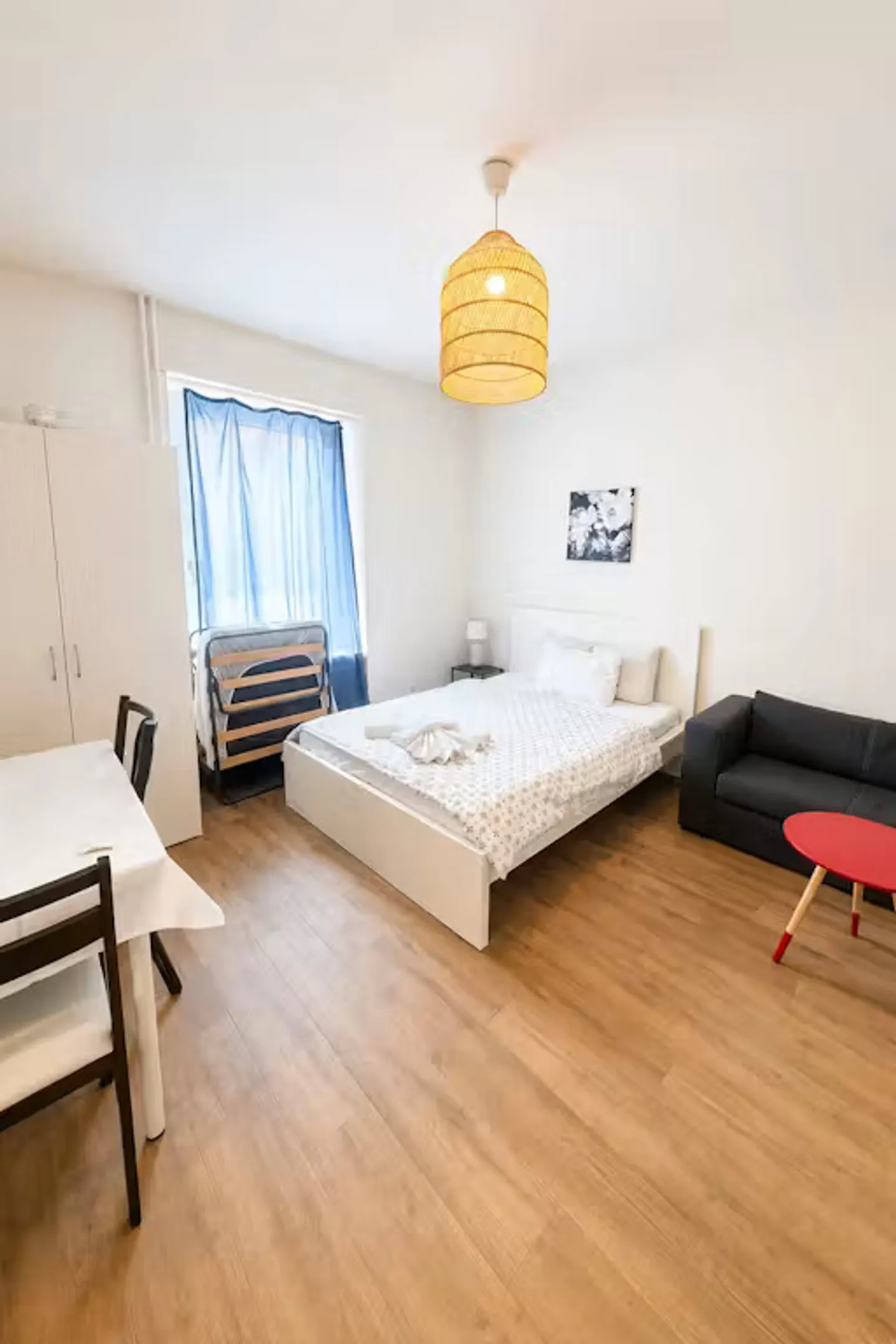 Charming Apartment in Zürich - Photo 1 of 10