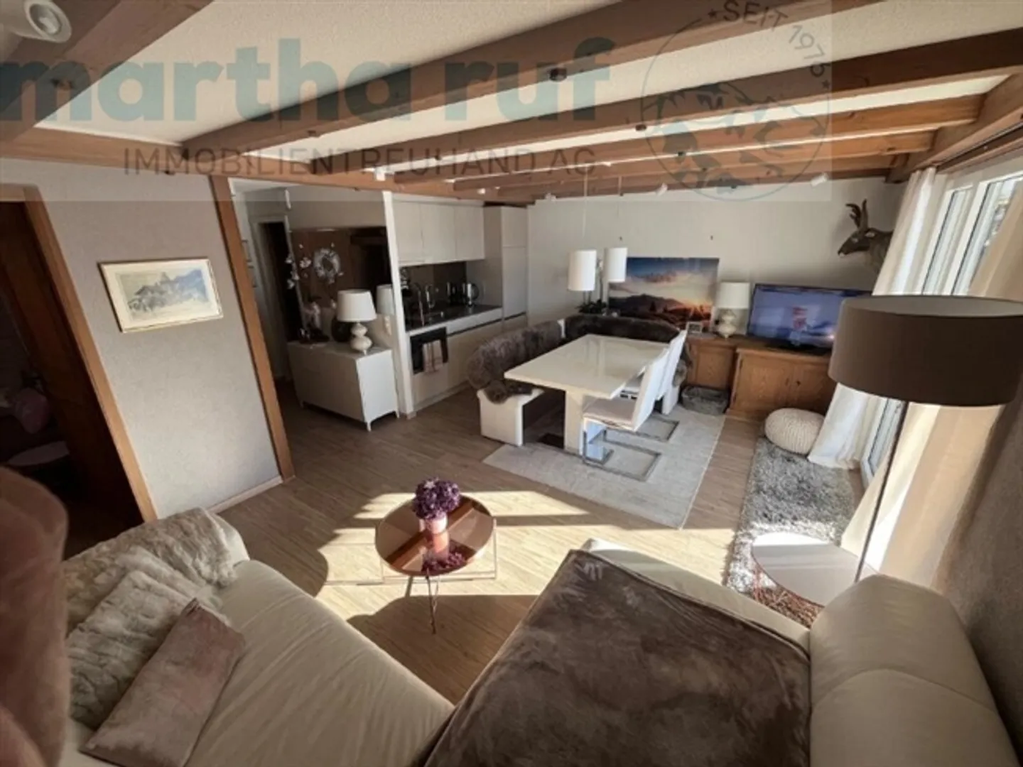 Appartement 3 pièces ensoleillé avec terrasse et vue sur le lac de Thoune - Photo 3 sur 11