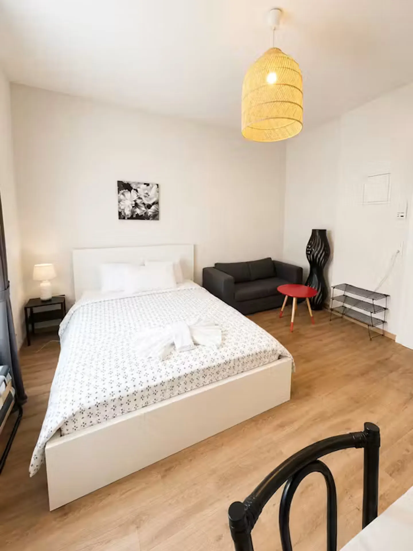 Charming Apartment in Zürich - Photo 2 of 10