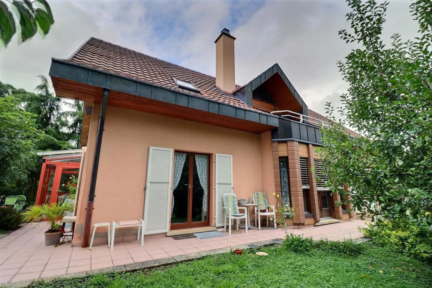 Spacious family home in occupied life annuity without rent - Photo 1 of 15