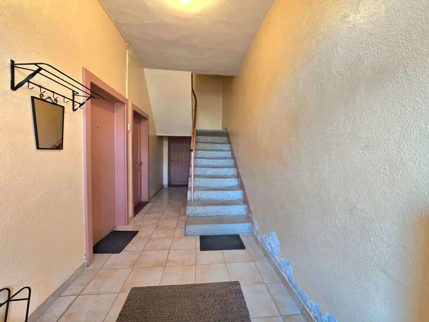 Großes Familienhaus mit 2 Wohnungen, Gewerbefläche, Scheune und Außenbereich in Hérémence - Foto 32 von 39