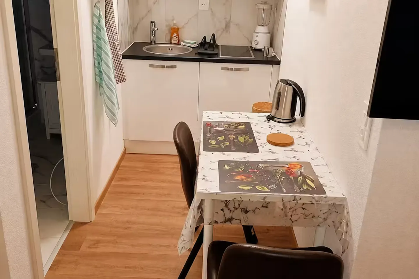 Charming Apartment in Zürich - Photo 7 of 10