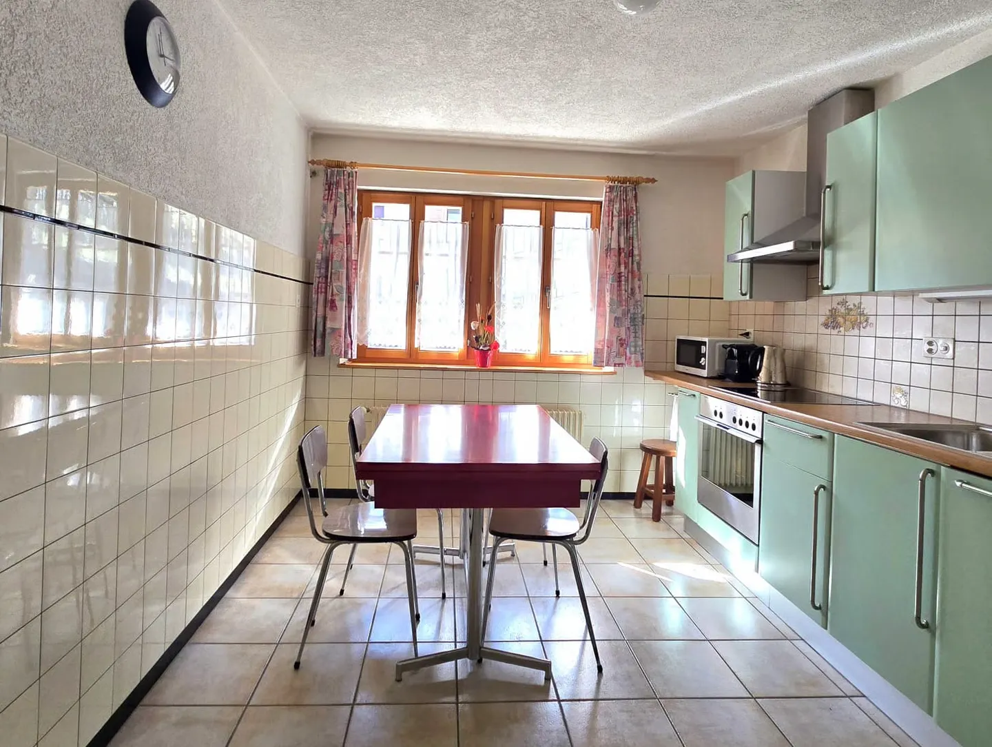 Großes Familienhaus mit 2 Wohnungen, Gewerbefläche, Scheune und Außenbereich in Hérémence - Foto 24 von 39