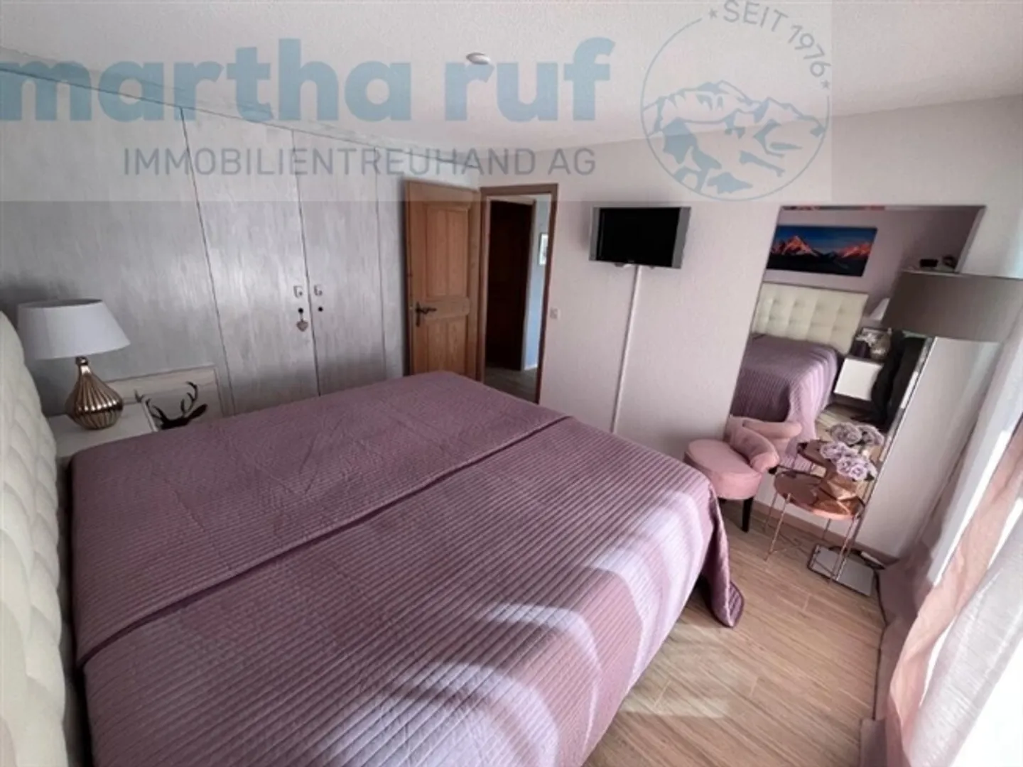 Appartement 3 pièces ensoleillé avec terrasse et vue sur le lac de Thoune - Photo 5 sur 11