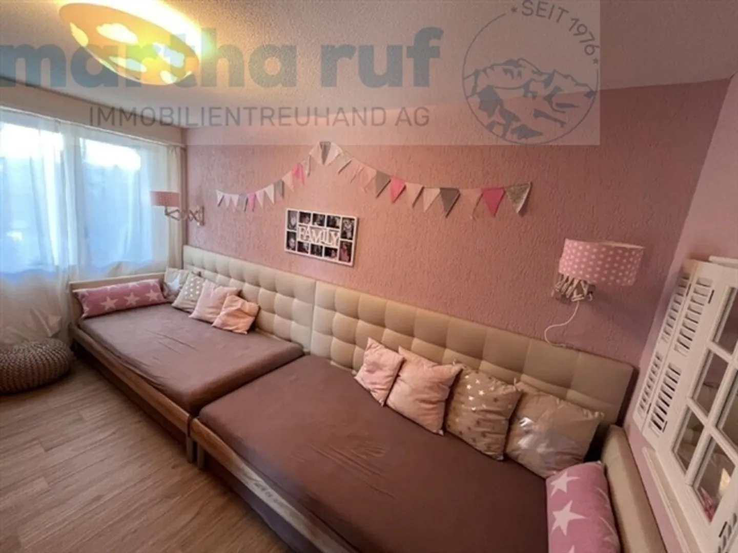 Appartement 3 pièces ensoleillé avec terrasse et vue sur le lac de Thoune - Photo 6 sur 11