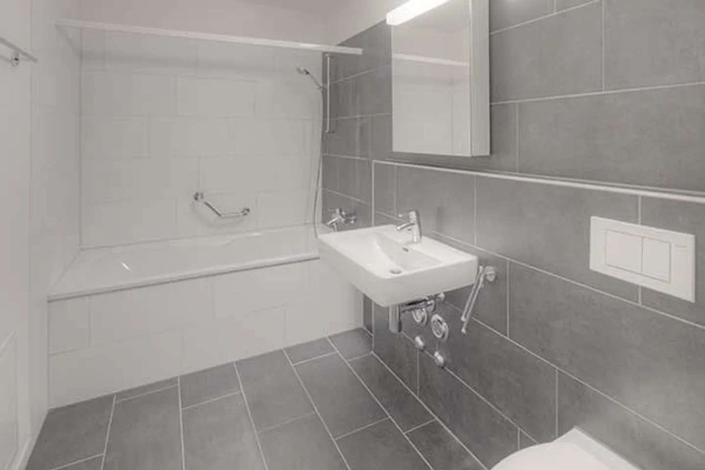 Modern Apartment in Central Location - Photo 3 of 9