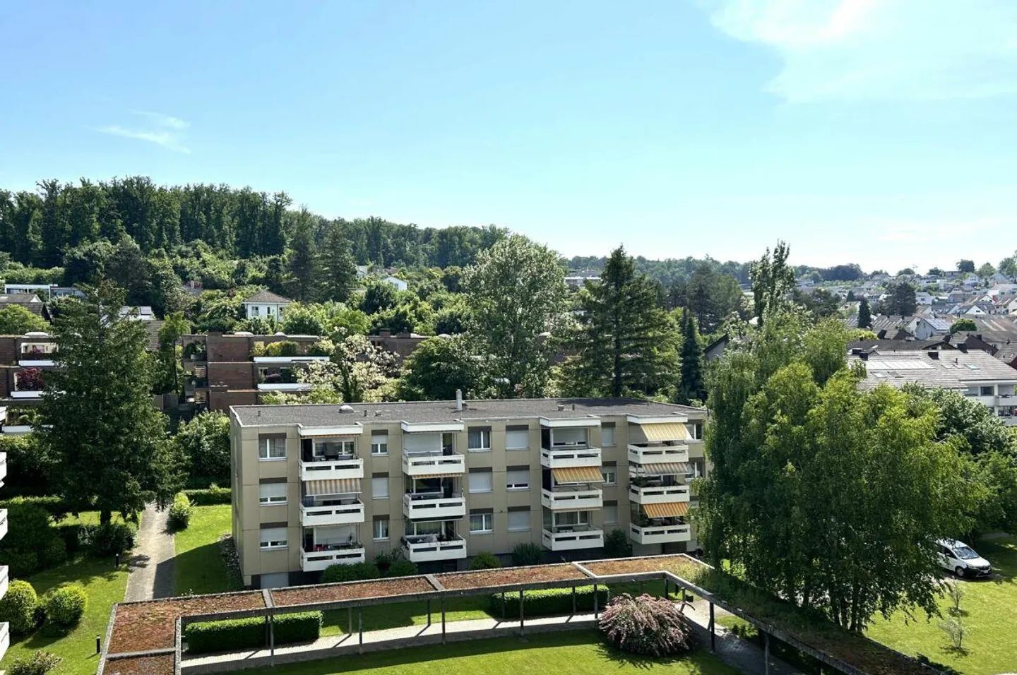 Gepflegte 4 -Zimmerwohnung mit unverbaubarer Weitsicht - Foto 1 von 13