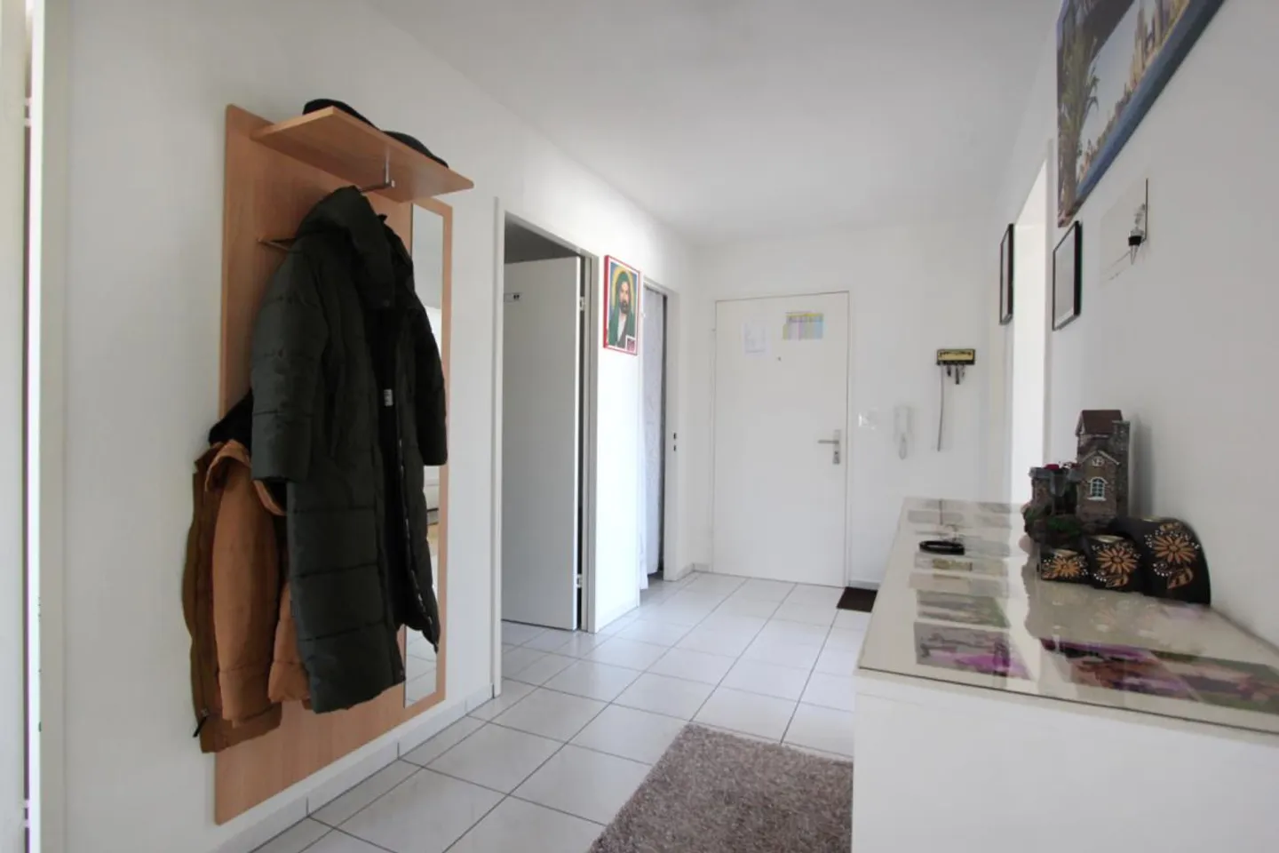 Gepflegte 4 -Zimmerwohnung mit unverbaubarer Weitsicht - Foto 3 von 13