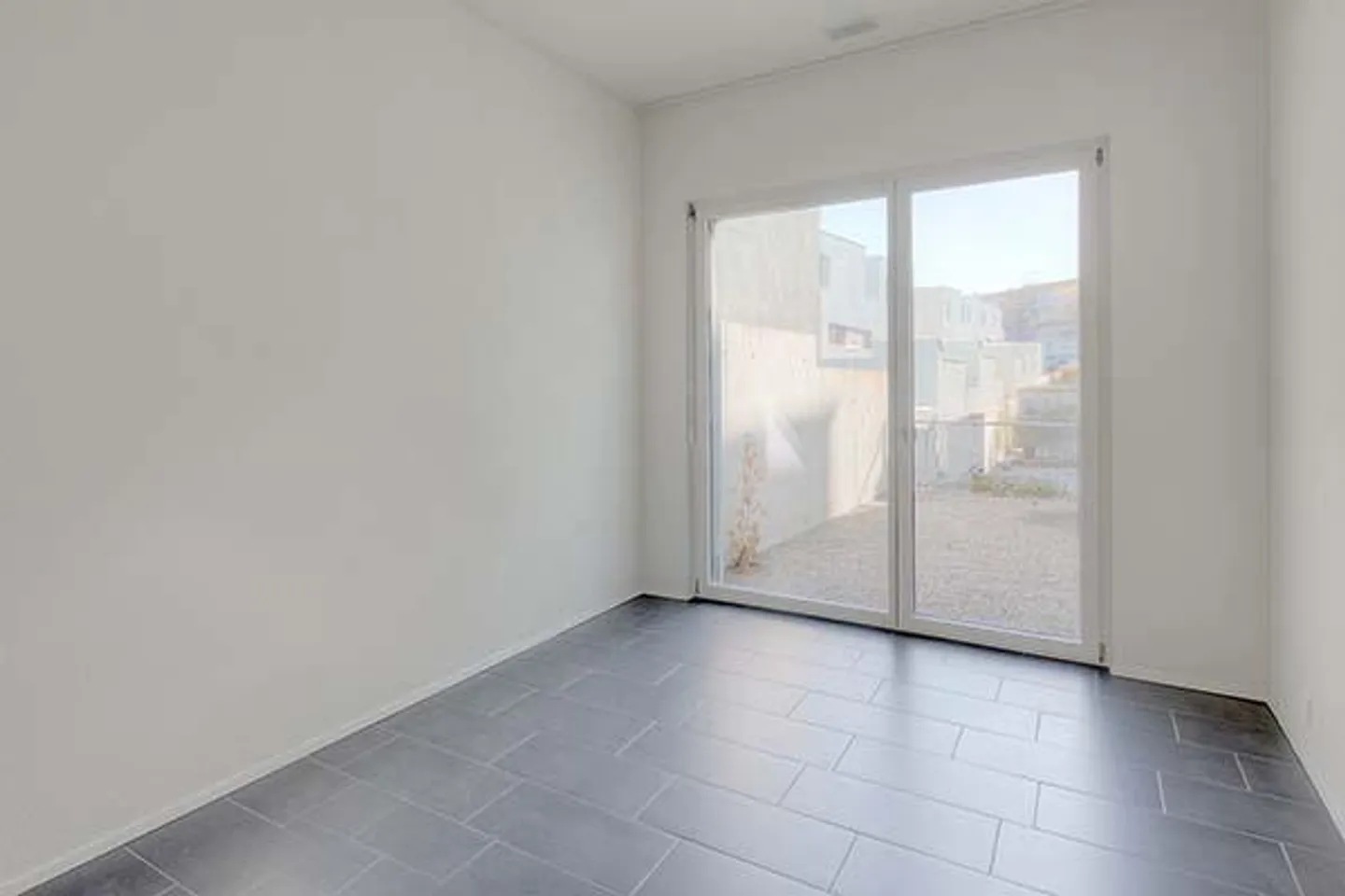 Modern Apartment in Central Location - Photo 5 of 9