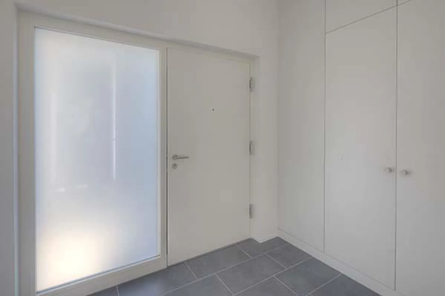 Modern Apartment in Central Location - Photo 6 of 9