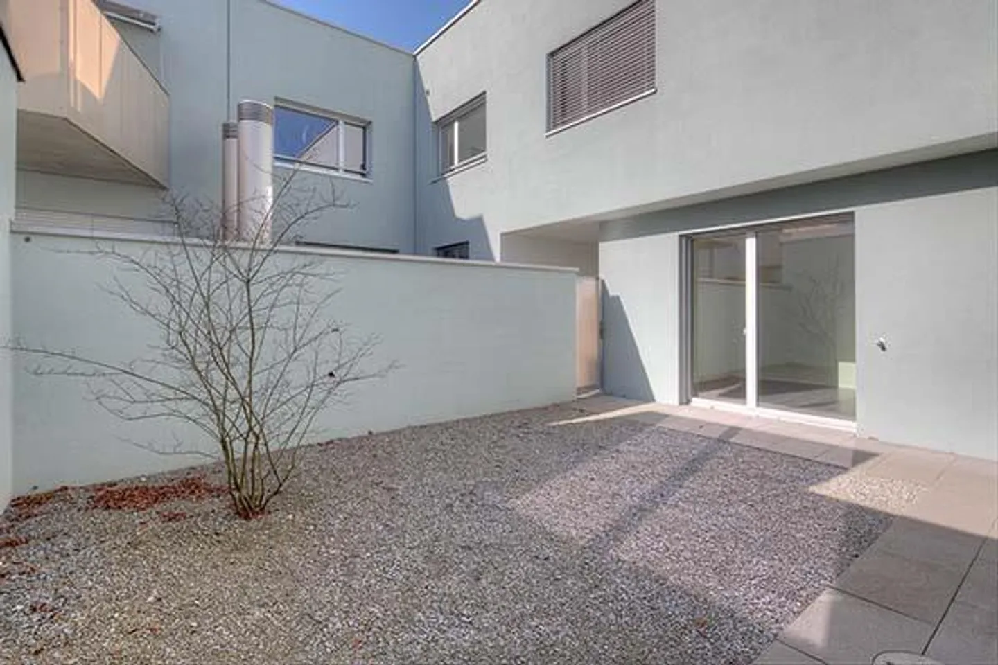 Modern Apartment in Central Location - Photo 7 of 9